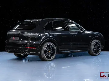 PORSCHE Cayenne E-Hyb PLATINUM EDT SportDesign 22  Pano