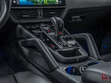 PORSCHE Cayenne E-Hyb PLATINUM EDT SportDesign 22  Pano