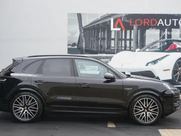 PORSCHE Cayenne E-Hybrid MASSAGE 22 Turbo Approved05-27