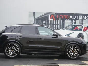 PORSCHE Cayenne E-Hybrid MASSAGE 22 Turbo Approved05-27