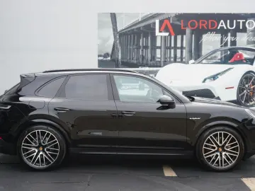 PORSCHE Cayenne E-Hybrid MASSAGE 22 Turbo Approved05-27