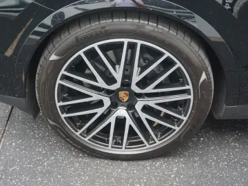 PORSCHE Cayenne E-Hybrid MASSAGE 22 Turbo Approved05-27