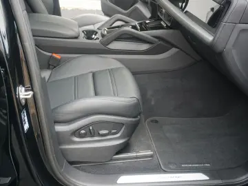 PORSCHE Cayenne E-Hybrid MASSAGE 22 Turbo Approved05-27