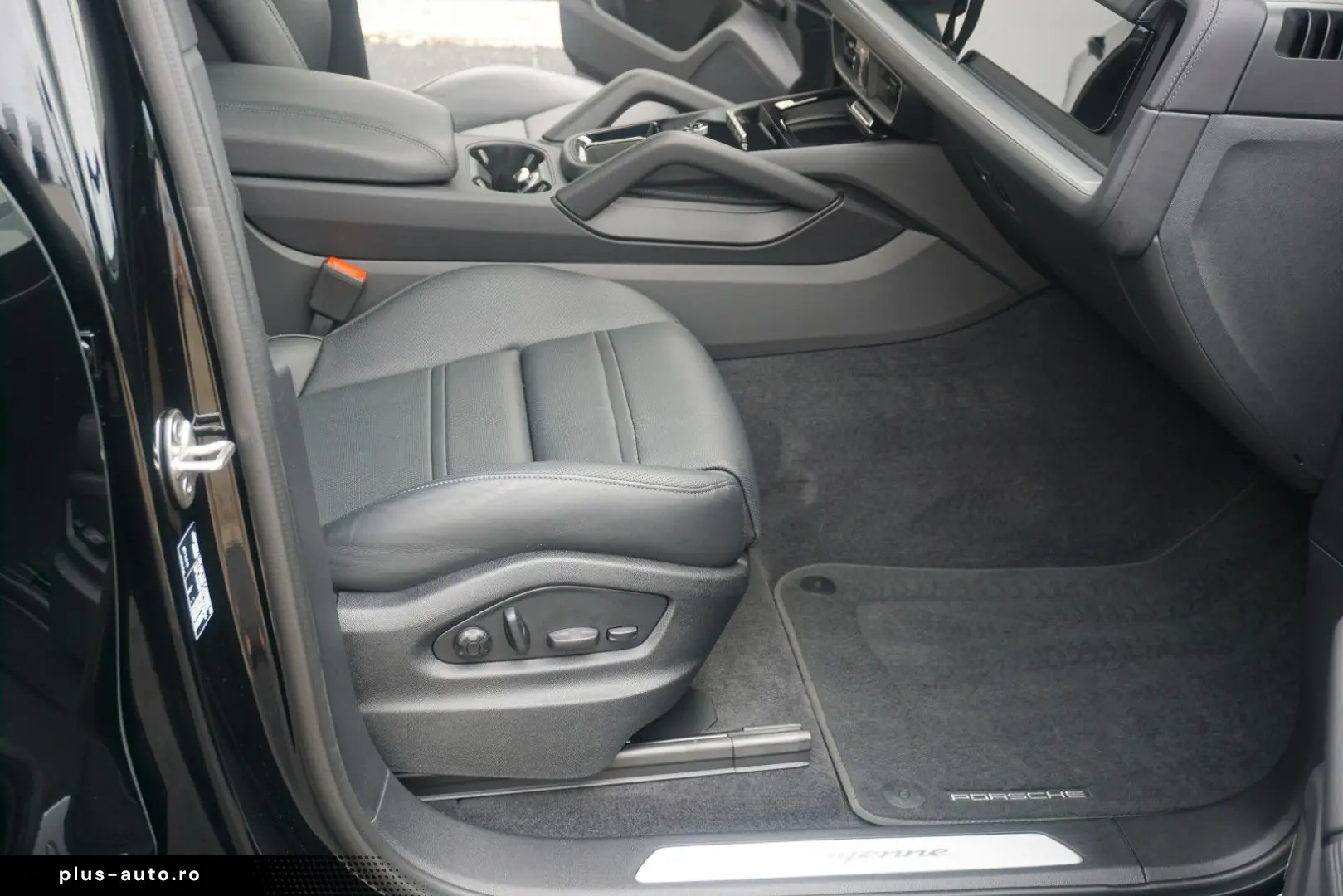 PORSCHE Cayenne E-Hybrid MASSAGE 22 Turbo Approved05-27