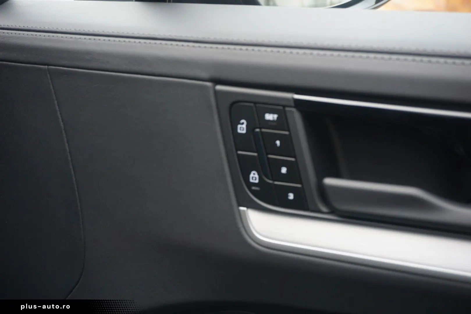 PORSCHE Cayenne E-Hybrid MASSAGE 22 Turbo Approved05-27