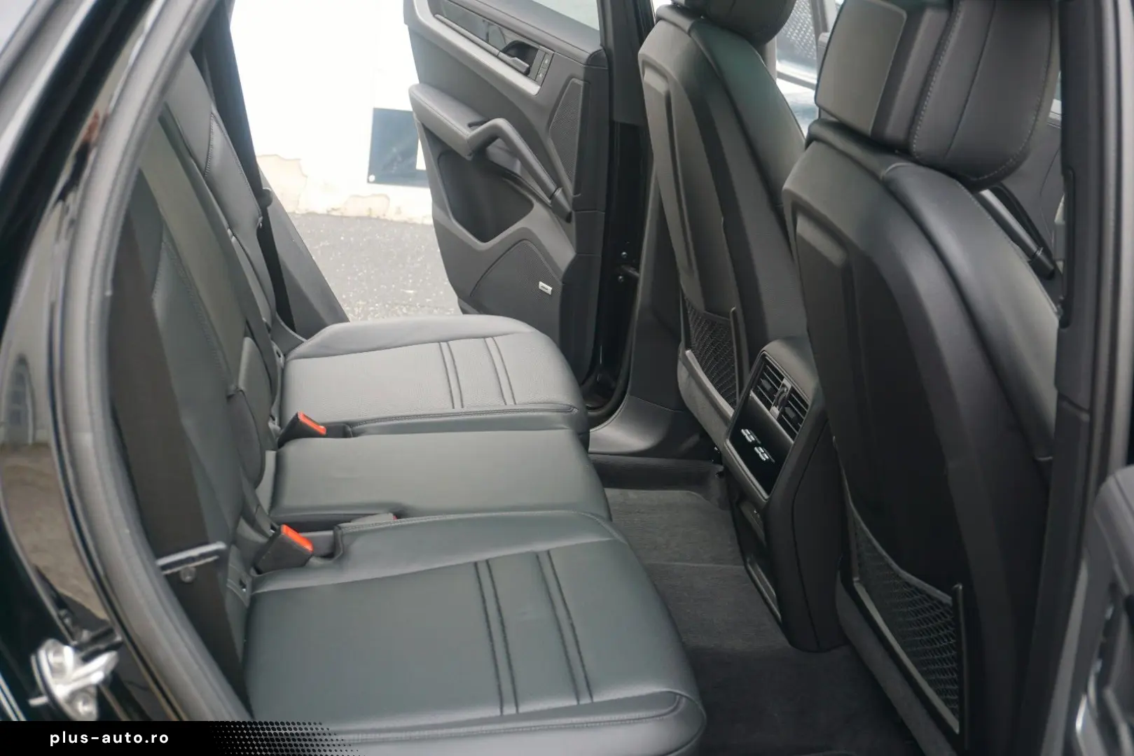 PORSCHE Cayenne E-Hybrid MASSAGE 22 Turbo Approved05-27