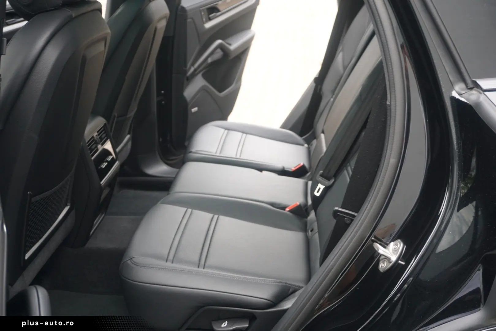 PORSCHE Cayenne E-Hybrid MASSAGE 22 Turbo Approved05-27