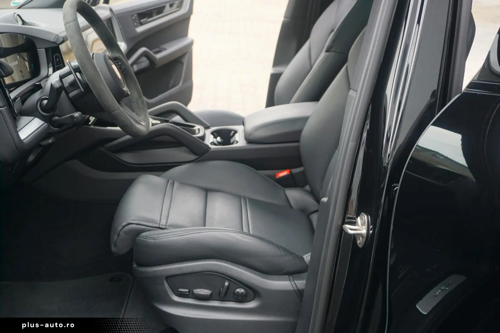 PORSCHE Cayenne E-Hybrid MASSAGE 22 Turbo Approved05-27