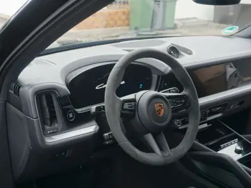 PORSCHE Cayenne E-Hybrid MASSAGE 22 Turbo Approved05-27