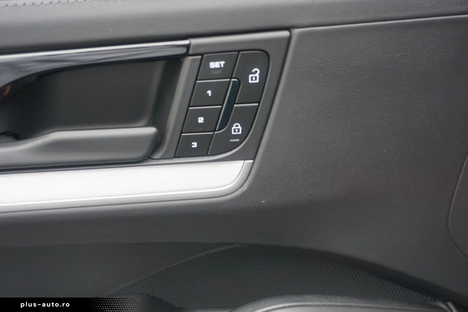 PORSCHE Cayenne E-Hybrid MASSAGE 22 Turbo Approved05-27