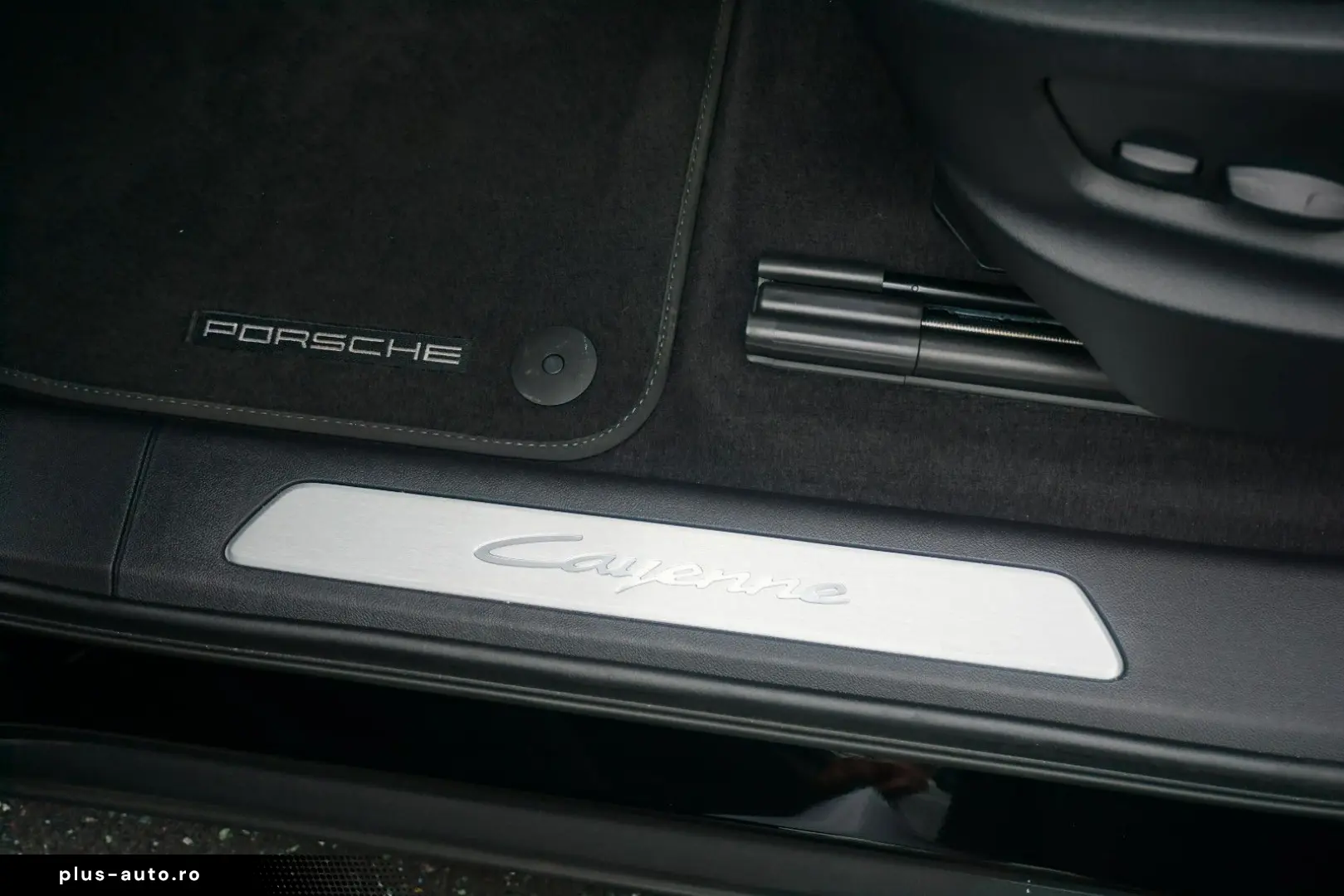 PORSCHE Cayenne E-Hybrid MASSAGE 22 Turbo Approved05-27
