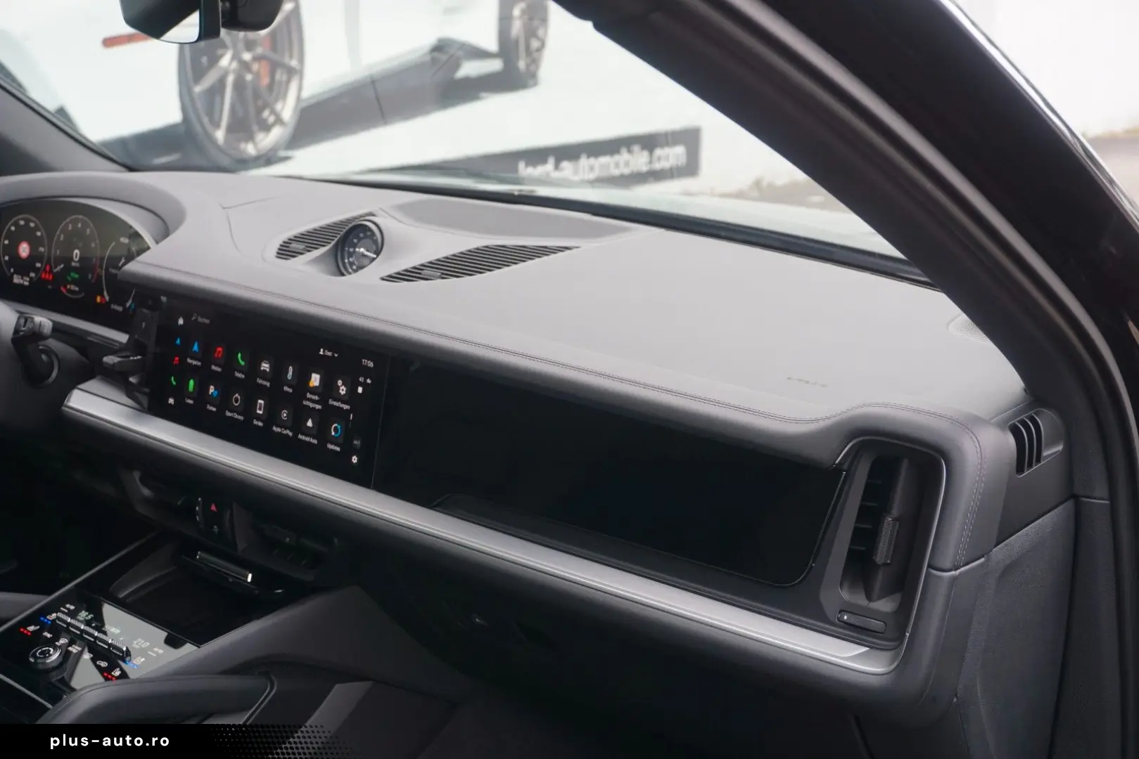 PORSCHE Cayenne E-Hybrid MASSAGE 22 Turbo Approved05-27