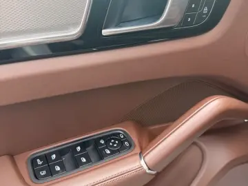 PORSCHE Cayenne E-Hybrid Approved-2027