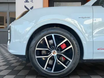 PORSCHE Cayenne S E-Hyb Sport Design PDCC Nightvision 519PS!