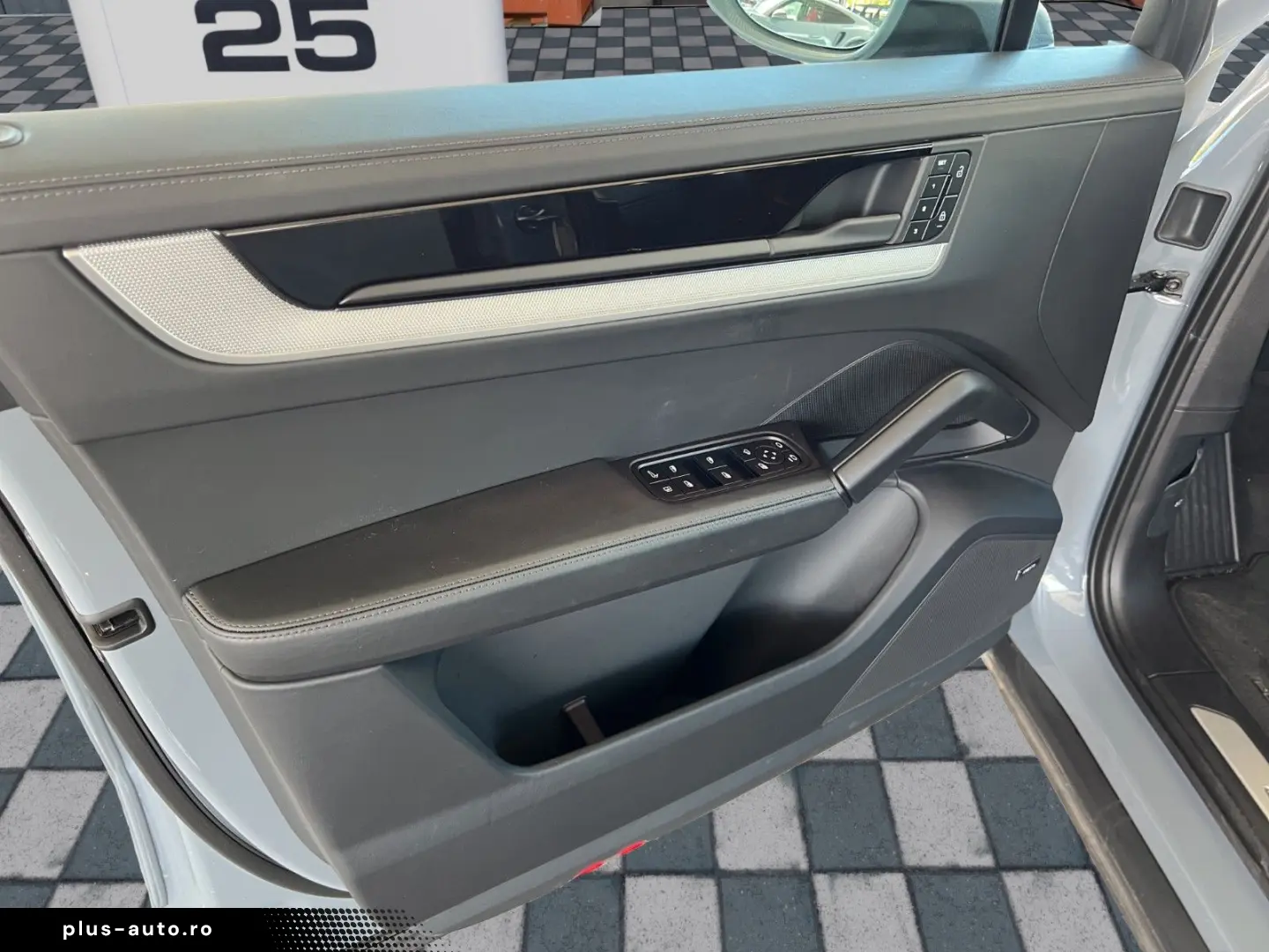 PORSCHE Cayenne E-Hyb. Inno 360Kam AHK HeadUp BF-Display