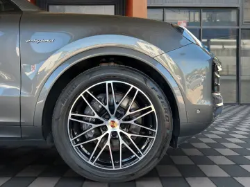 PORSCHE Cayenne Coupe E-Hyb 18Wege Hinterachsl. HeadUp