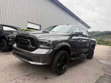 DODGE RAM 1500 HEMI 5.7 CREW CAB SPORT HOCH & BREIT