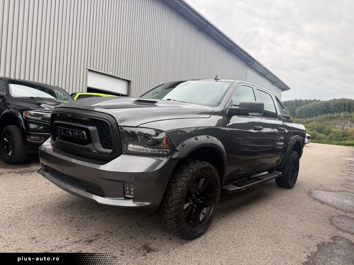 DODGE RAM 1500 HEMI 5.7 CREW CAB SPORT HOCH & BREIT