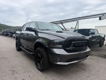 DODGE RAM 1500 HEMI 5.7 CREW CAB SPORT HOCH & BREIT