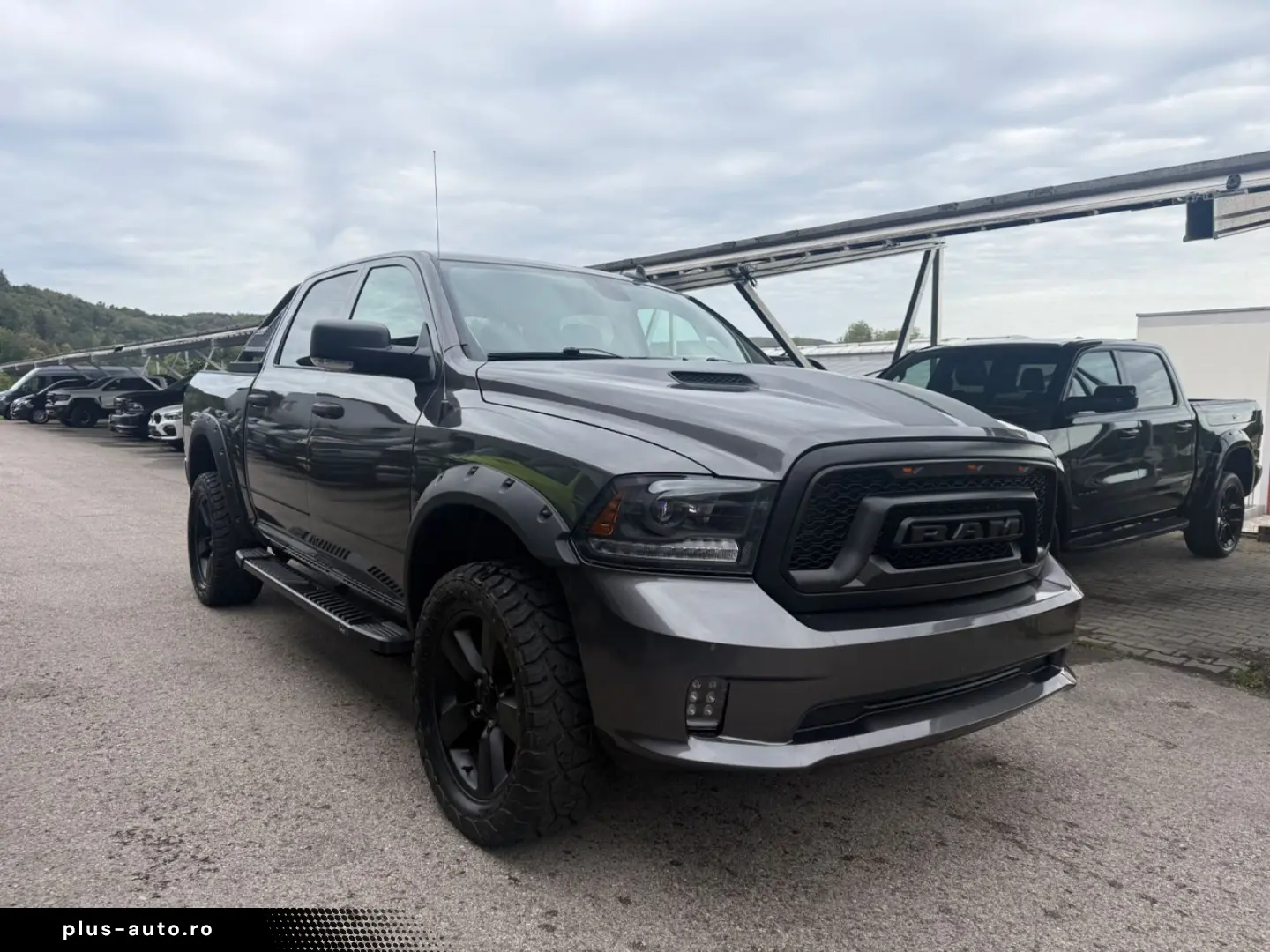 DODGE RAM 1500 HEMI 5.7 CREW CAB SPORT HOCH & BREIT