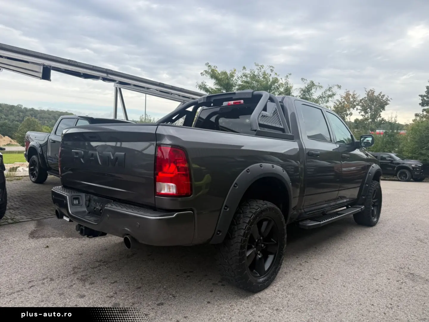DODGE RAM 1500 HEMI 5.7 CREW CAB SPORT HOCH & BREIT