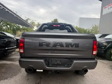 DODGE RAM 1500 HEMI 5.7 CREW CAB SPORT HOCH & BREIT