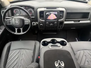 DODGE RAM 1500 HEMI 5.7 CREW CAB SPORT HOCH & BREIT