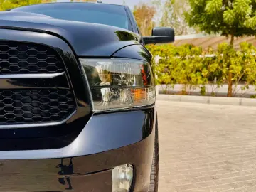 DODGE 5.7 V8 4X4 SINGLE RAMBOX CLEAN-CARFAX AHK NAVI