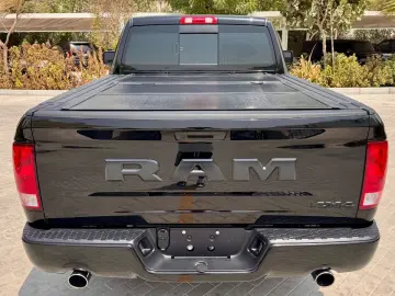DODGE 5.7 V8 4X4 SINGLE RAMBOX CLEAN-CARFAX AHK NAVI