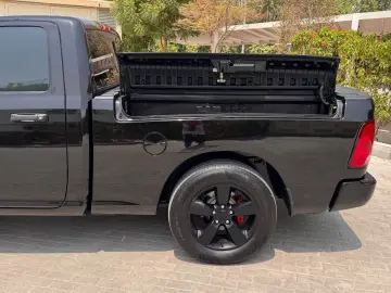 DODGE 5.7 V8 4X4 SINGLE RAMBOX CLEAN-CARFAX AHK NAVI