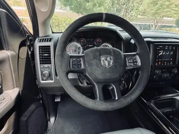 DODGE 5.7 V8 4X4 SINGLE RAMBOX CLEAN-CARFAX AHK NAVI