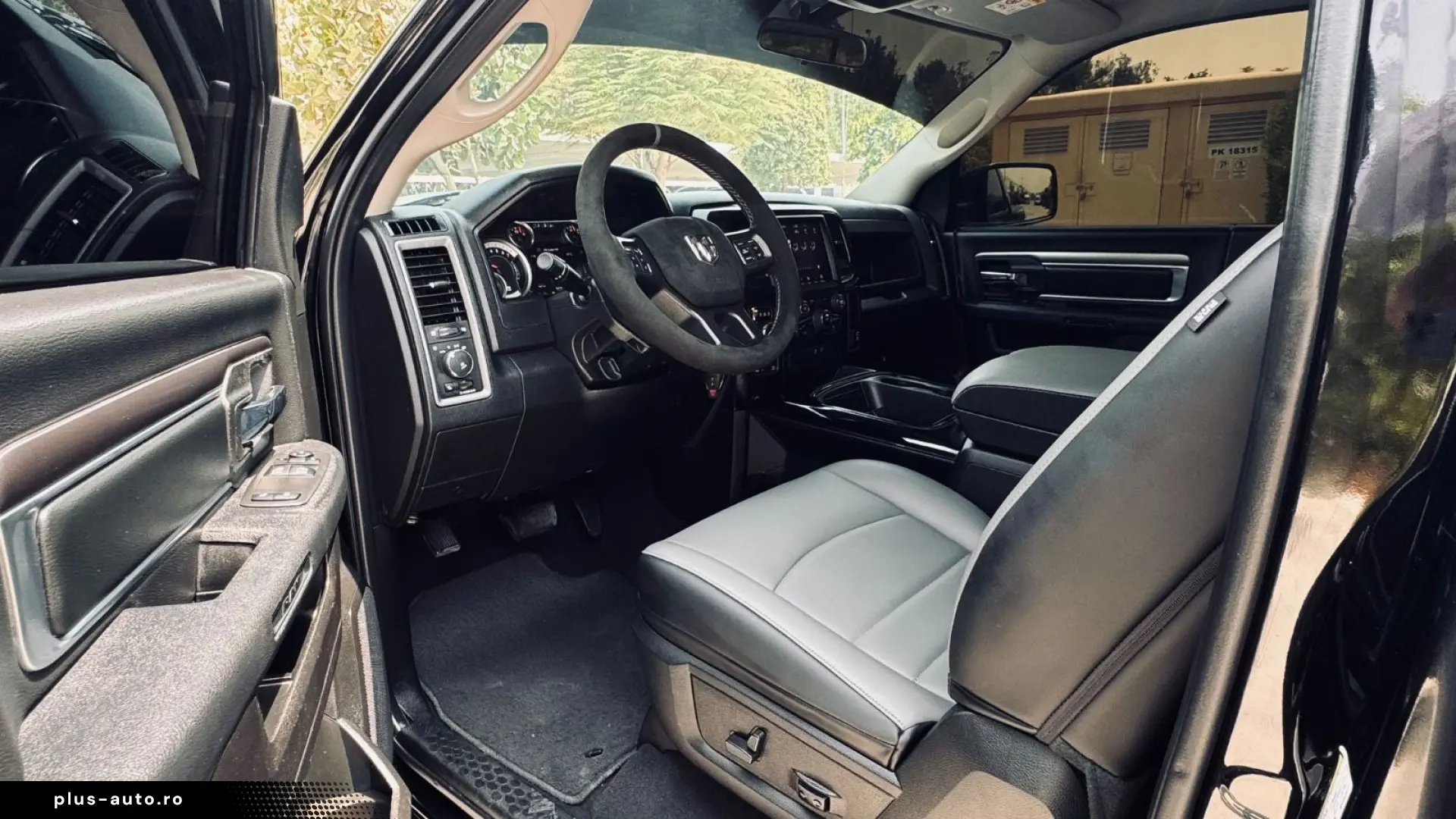 DODGE 5.7 V8 4X4 SINGLE RAMBOX CLEAN-CARFAX AHK NAVI
