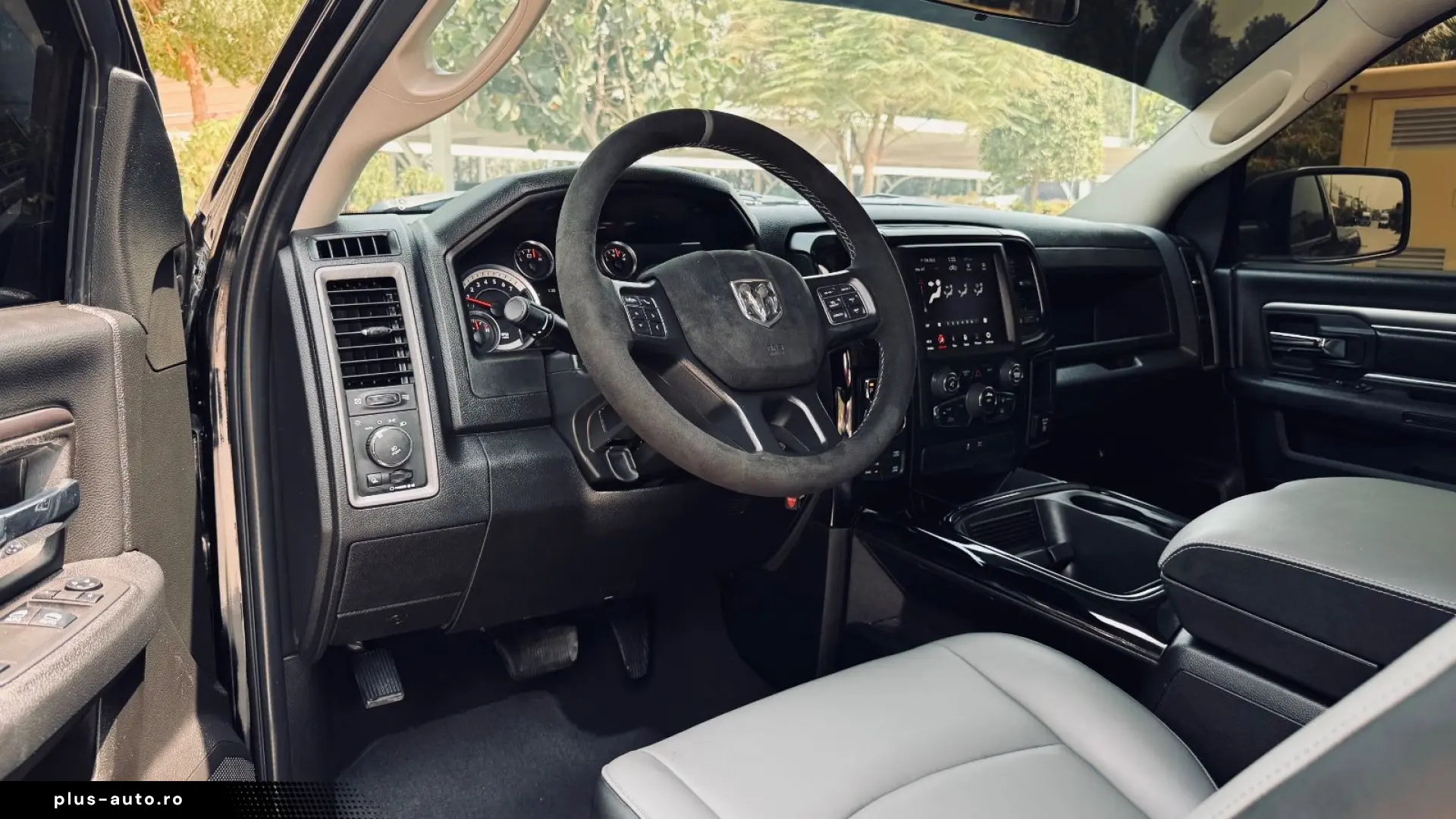 DODGE 5.7 V8 4X4 SINGLE RAMBOX CLEAN-CARFAX AHK NAVI
