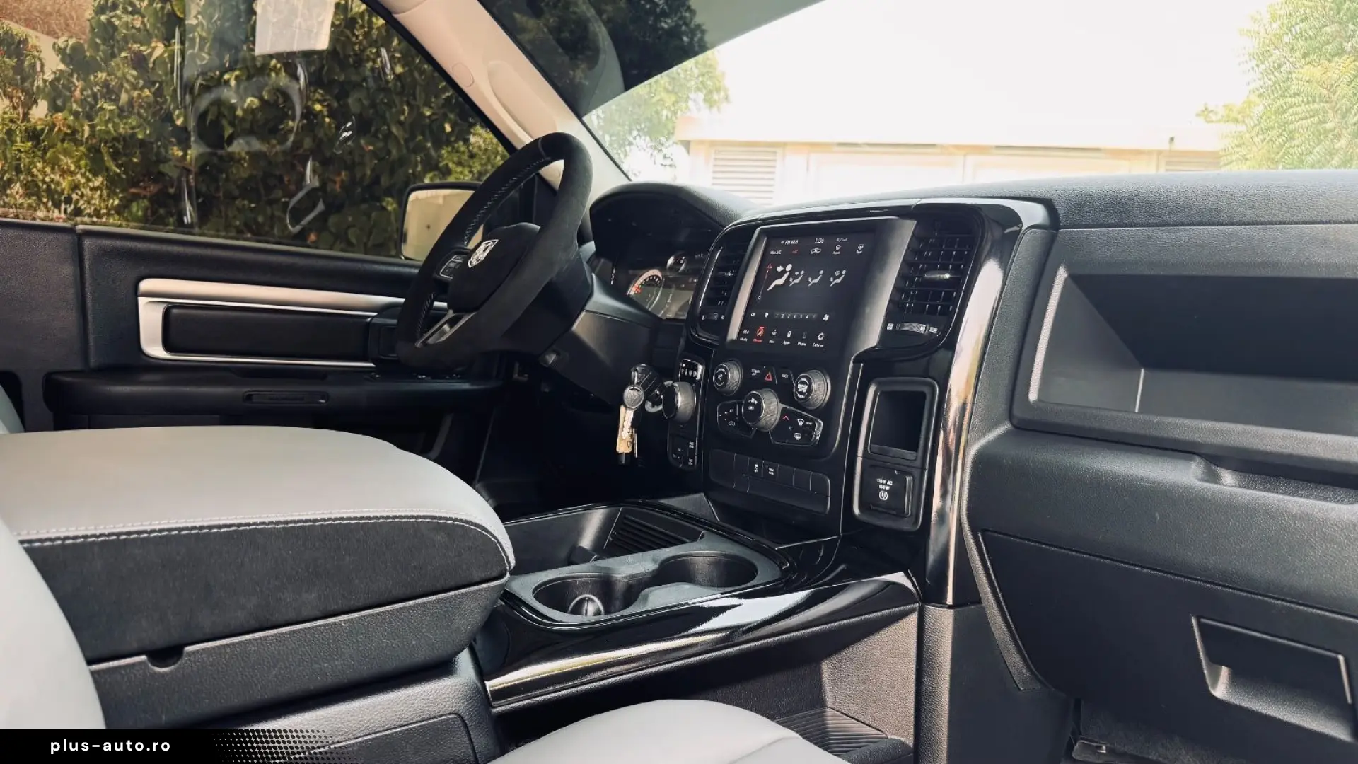DODGE 5.7 V8 4X4 SINGLE RAMBOX CLEAN-CARFAX AHK NAVI