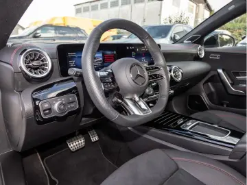 MERCEDES-BENZ CLA 35 AMG 4M Coupé MLB Pano Burm