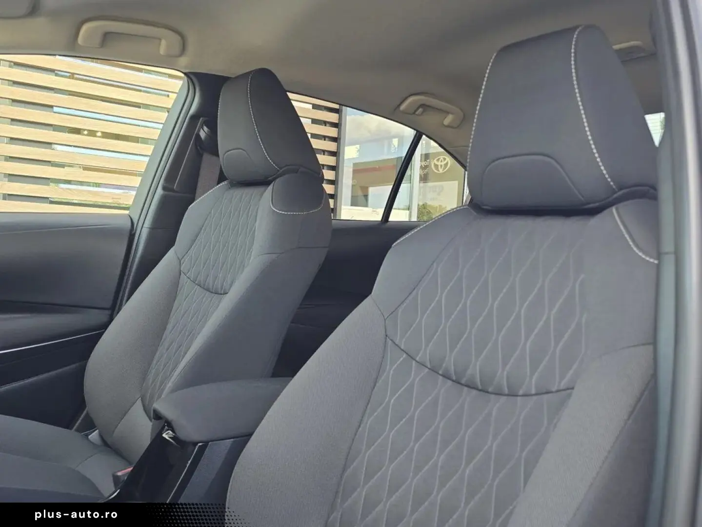 Toyota Corolla Hybrid - Dynamic