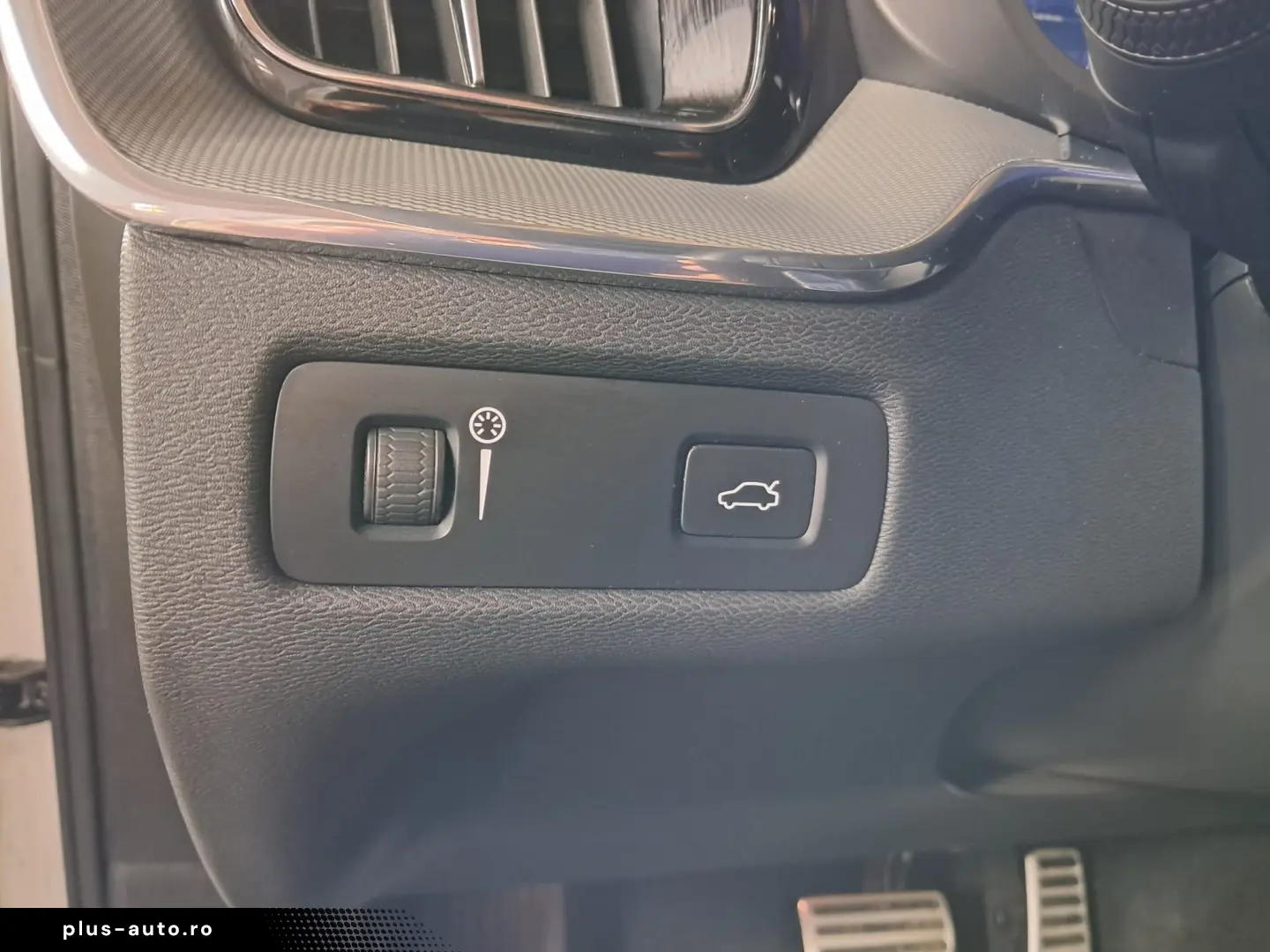 VOLVO XC60 R-DESIGN 2.0TD HYBRID AWD AT8 197CP 2022