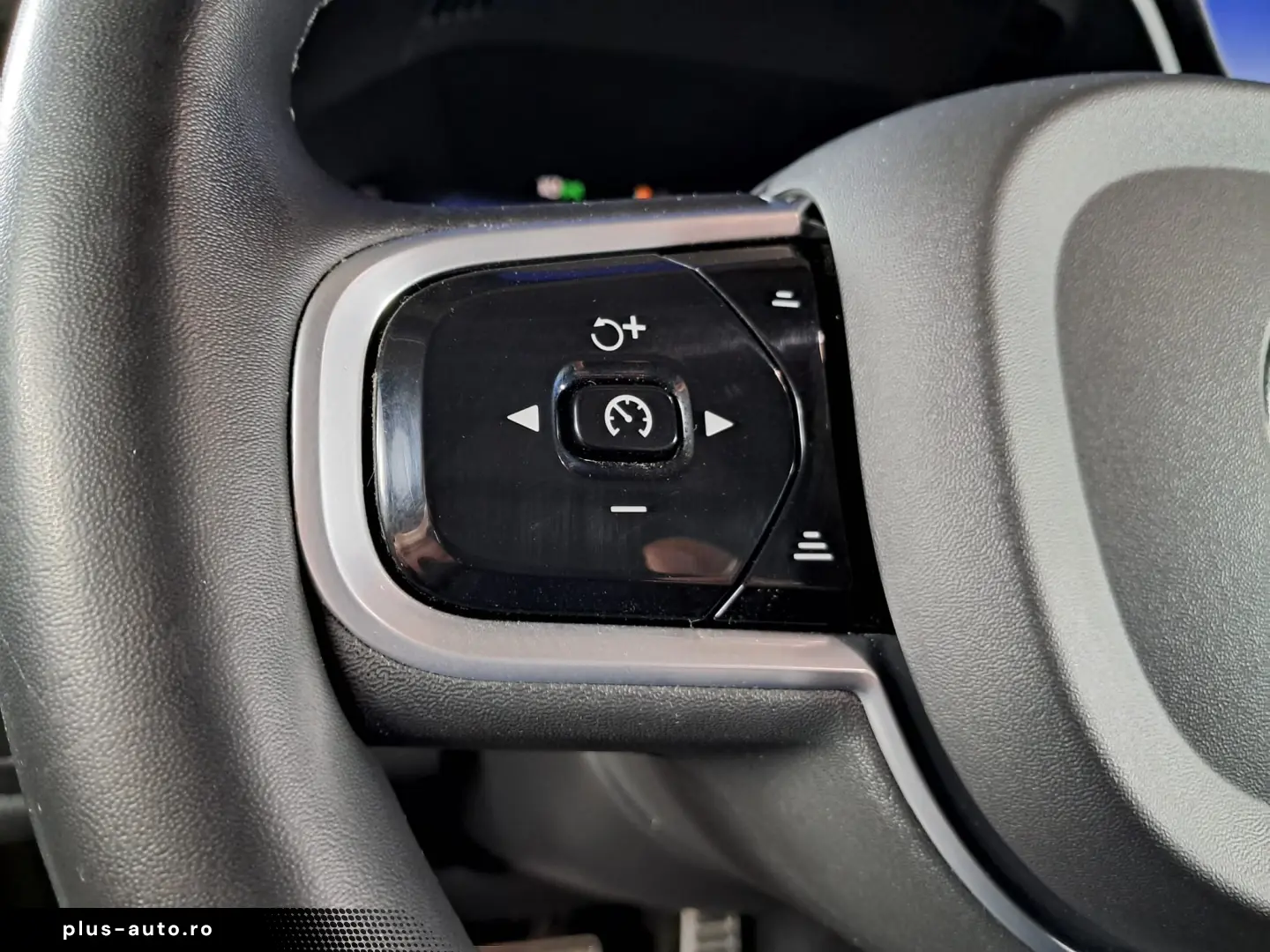 VOLVO XC60 R-DESIGN 2.0TD HYBRID AWD AT8 197CP 2022