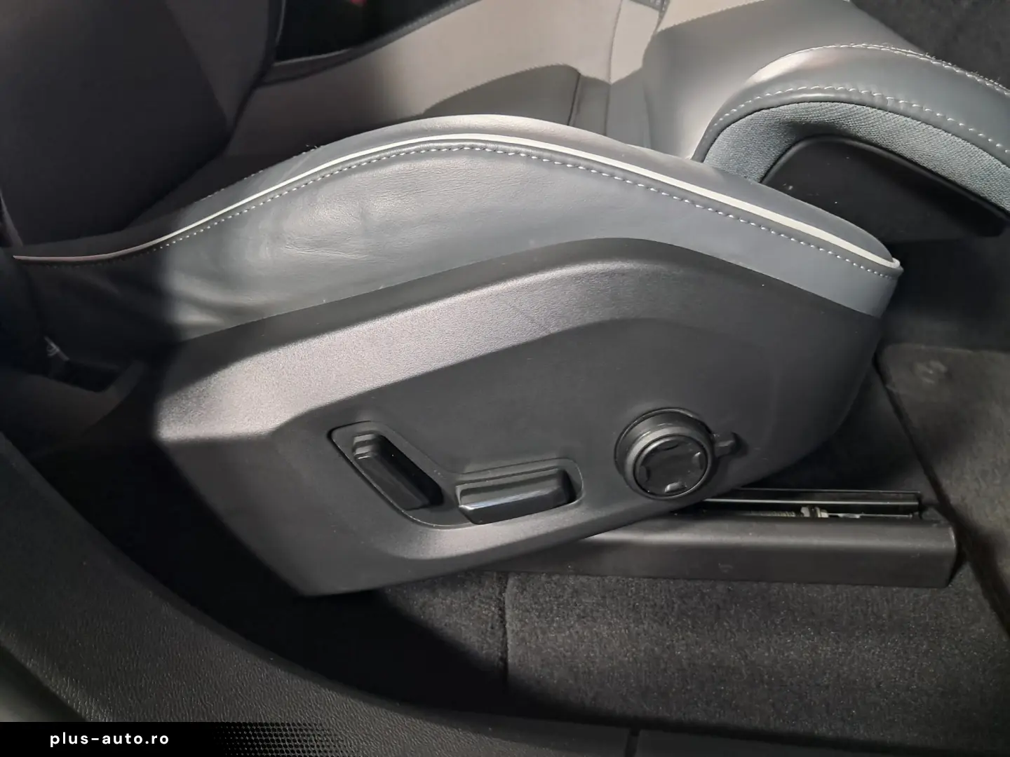 VOLVO XC60 R-DESIGN 2.0TD HYBRID AWD AT8 197CP 2022