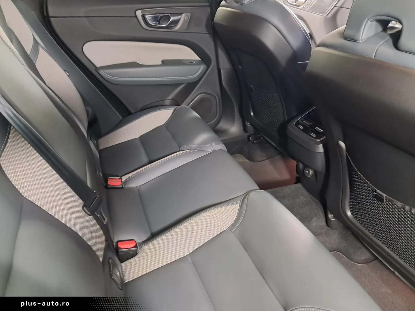 VOLVO XC60 R-DESIGN 2.0TD HYBRID AWD AT8 197CP 2022