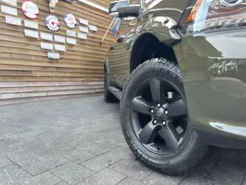 DODGE RAM 1500 5 7L Warlock 4x4 LEDER AHK LED