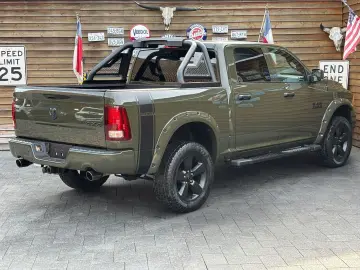DODGE RAM 1500 5 7L Warlock 4x4 LEDER AHK LED