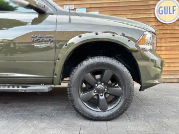 DODGE RAM 1500 5 7L Warlock 4x4 LEDER AHK LED