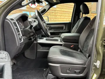 DODGE RAM 1500 5 7L Warlock 4x4 LEDER AHK LED