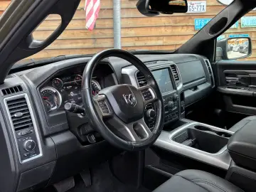 DODGE RAM 1500 5 7L Warlock 4x4 LEDER AHK LED