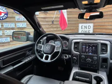 DODGE RAM 1500 5 7L Warlock 4x4 LEDER AHK LED