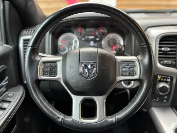 DODGE RAM 1500 5 7L Warlock 4x4 LEDER AHK LED