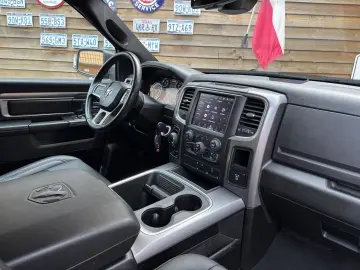 DODGE RAM 1500 5 7L Warlock 4x4 LEDER AHK LED