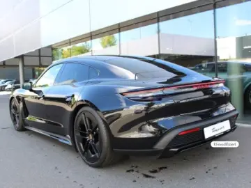 Porsche Taycan Black Edition