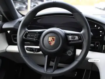 Porsche Taycan Black Edition